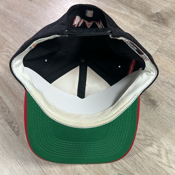 VTG Sports Specialties Miami Heat Scratch Snapback Hat NBA Black‎ Wool Cap - Picture 3 of 10